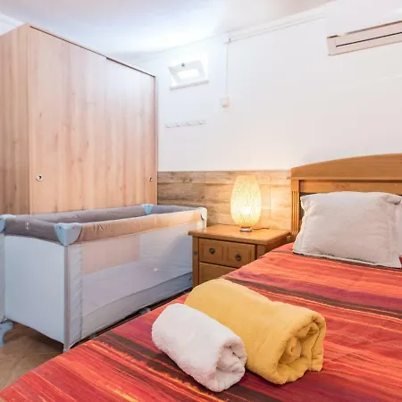 Private Beach With Heated Pool Vila