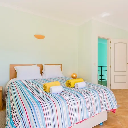 Private Beach With Heated Pool * וילהמורה